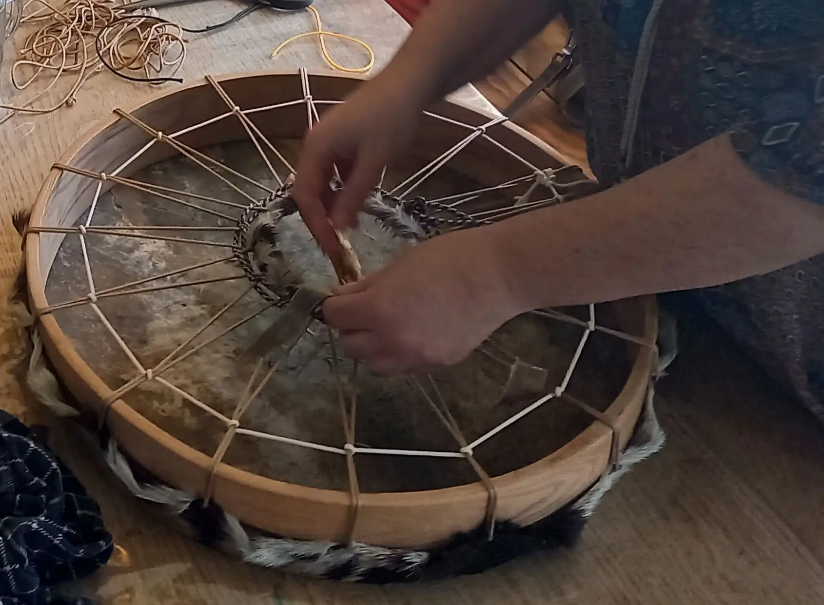 Sjamanendrum op spanning brengen