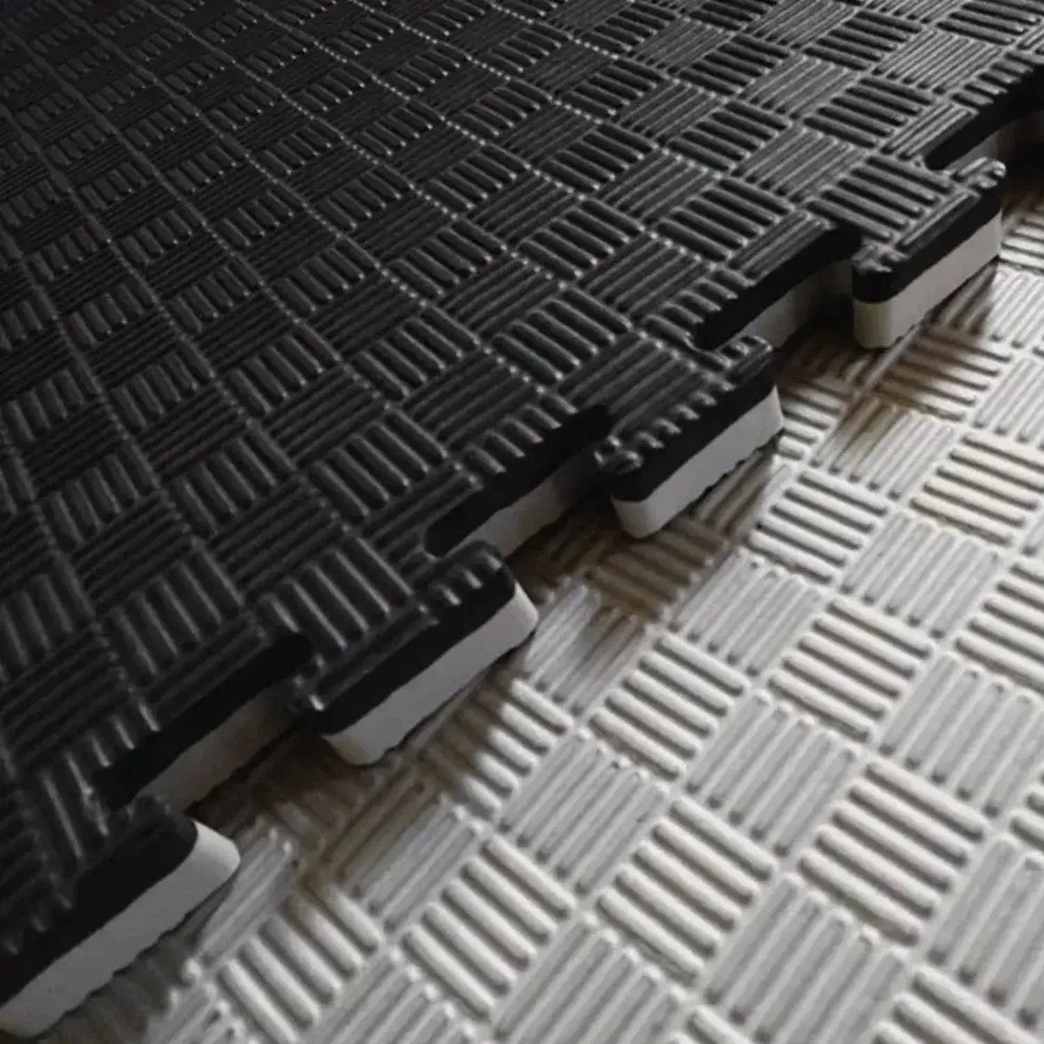 Vechtsport Puzzelmat 100 x 100 cm 4 cm Zwart Grijs 5 Lijnen Patroon